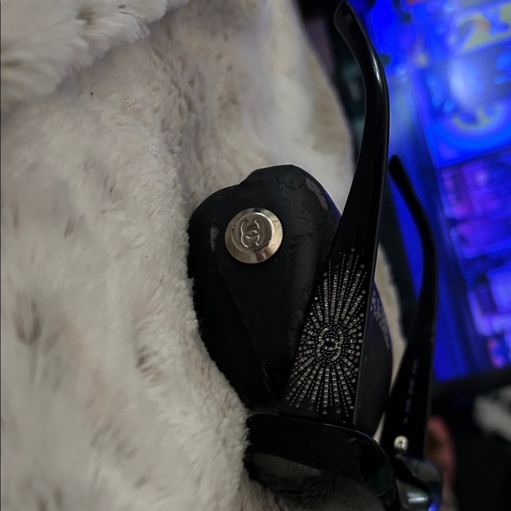 CHANEL Black Sunglasses Vintage sunglasses w/ rhinestones - Picture 3 of 8